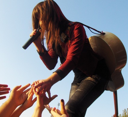 demi-lovato-debut-album-thumb-425x388.jpg